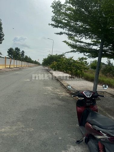 Cần bán lô biệt thự view hồ, 9.5x 17.5 Giá chót 2 tỷ 750 triệu 