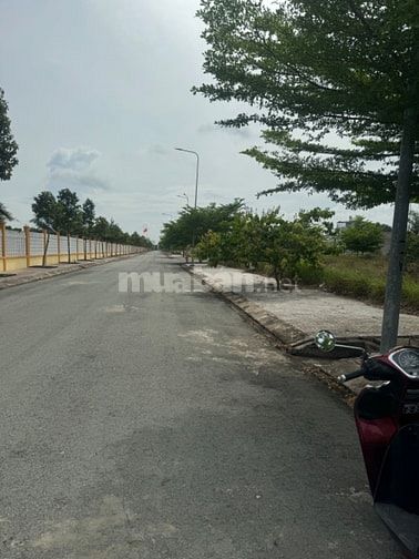 Cần bán lô biệt thự view hồ, 9.5x 17.5 Giá chót 2 tỷ 750 triệu 