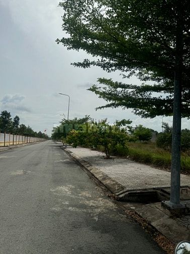 Cần bán lô biệt thự view hồ, 9.5x 17.5 Giá chót 2 tỷ 750 triệu 