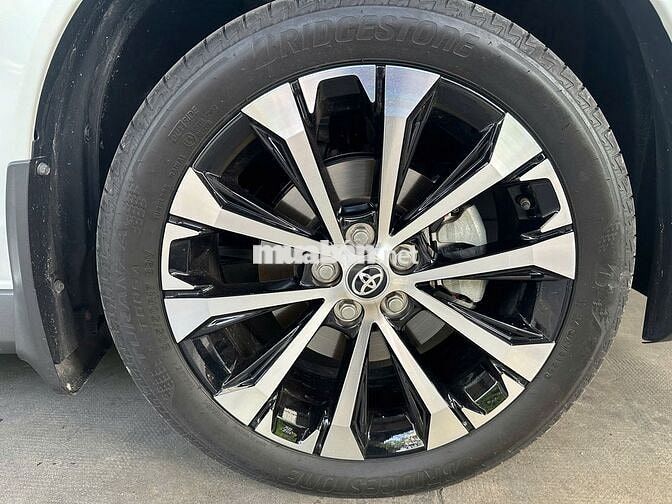 Toyota Veloz Top 2025 Trắng 13.700 km