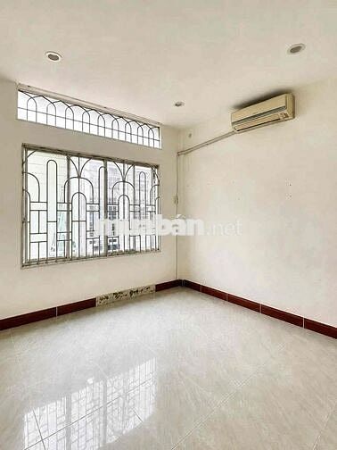 🏠 Nhà Quận 11 gần Đầm Sen - Hẻm xe hơi thẳng - cách mặt tiền chỉ 15m -