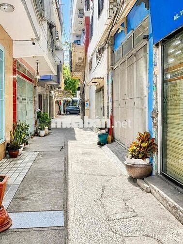 🏠 Nhà Quận 11 gần Đầm Sen - Hẻm xe hơi thẳng - cách mặt tiền chỉ 15m -