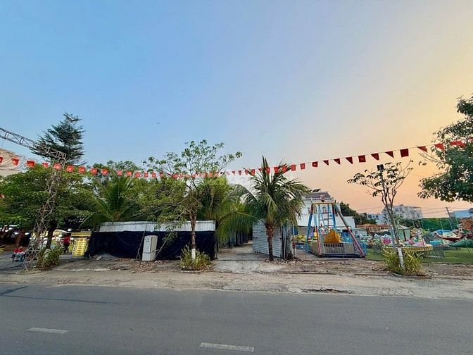 ĐẤT MẶT TIỀN ĐƯỜNG SỐ 9. TRUNG TÂM HÀNH CHÍNH DĨ AN. DT: 197M2. GIÁ 14