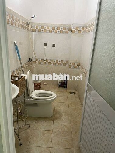Cho thuê nguyên tầng 1 có 2 PN, 1 WC 100m2 chỉ 3000k