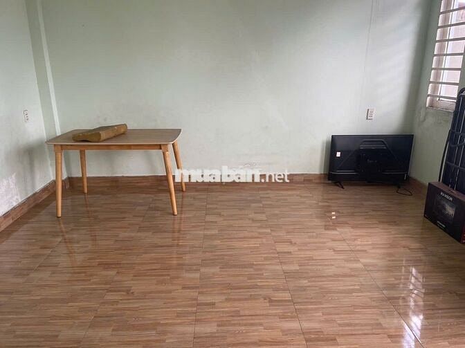 Cho thuê nguyên tầng 1 có 2 PN, 1 WC 100m2 chỉ 3000k
