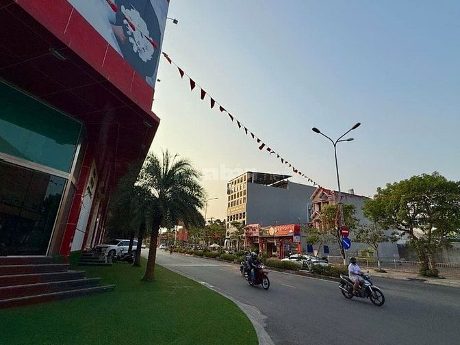 ĐẤT MẶT TIỀN ĐƯỜNG SỐ 9. TRUNG TÂM HÀNH CHÍNH DĨ AN. DT: 197M2. GIÁ 14