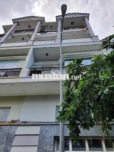 Nhà phố KDC Sadeco gần RMIT 4PN, có chỗ đậu ô tô, giá chỉ 14,5 tr/th