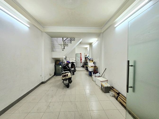Cần bán nhà Hồ Ba Mẫu 45m2, lô góc 2 thoáng, ô tô đỗ, gần hồ