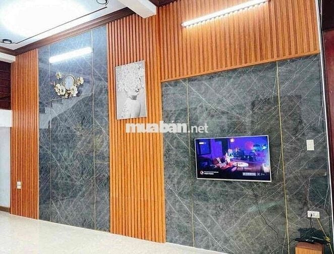 tuyển thợ hoặc phụ làm nội thật nhựa