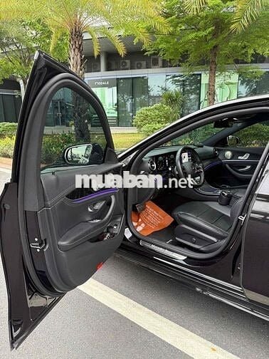 Mercedes-Benz E300 2022 Đen SIÊU MỚI 1V HƠN