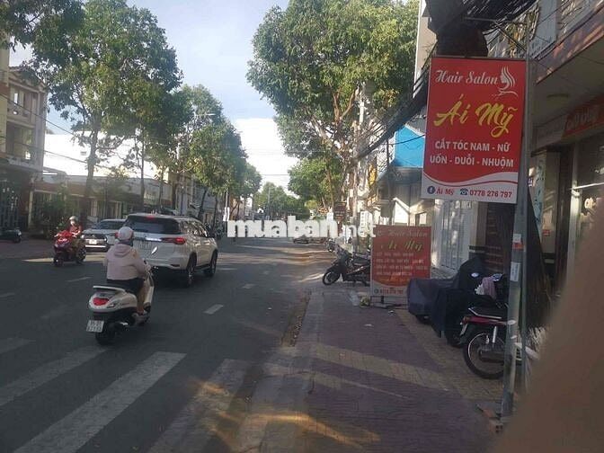 Cho thuê Nhà Nguyên Căn Mặt tiền 1 trệt 2 lầu(10x18m)