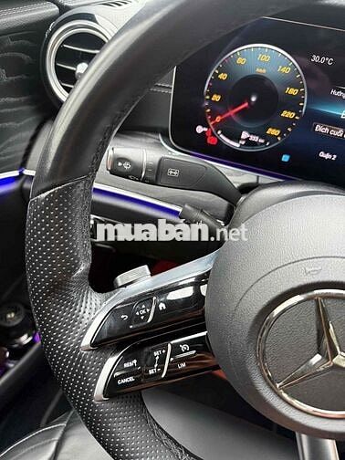 Mercedes-Benz E300 2022 Đen SIÊU MỚI 1V HƠN