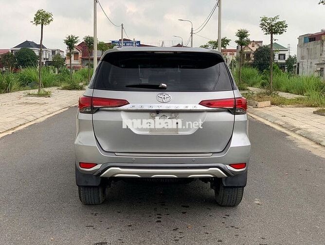 Toyota Fortuner 2018 1 cầu Bạc xe chính chủ từ mới