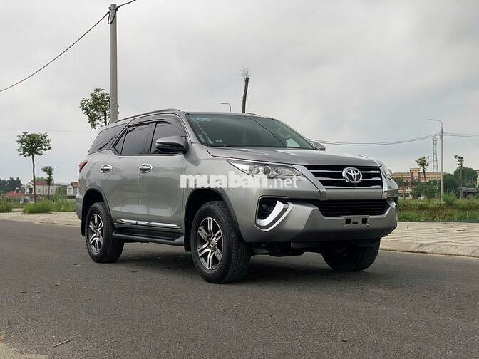 Toyota Fortuner 2018 1 cầu Bạc xe chính chủ từ mới