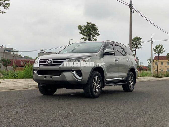 Toyota Fortuner 2018 1 cầu Bạc xe chính chủ từ mới