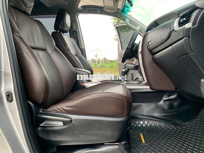 Toyota Fortuner 2018 1 cầu Bạc xe chính chủ từ mới