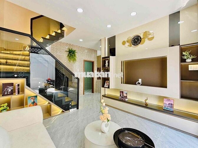 Ô TÔ ĐẬU CỬA - 45m2 - 3 TẦNG XÂY MỚI - TẶNG FULL NỘI THẤT - NHỈNH 5TỶ