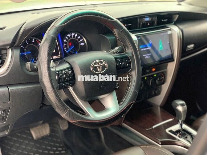 Toyota Fortuner 2018 1 cầu Bạc xe chính chủ từ mới