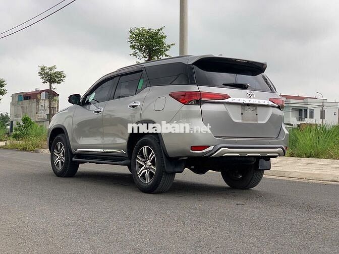 Toyota Fortuner 2018 1 cầu Bạc xe chính chủ từ mới