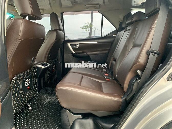 Toyota Fortuner 2018 1 cầu Bạc xe chính chủ từ mới