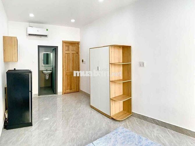 Phòng Ban công 20m2 ngay chợ bà chiểu , bình thạnh