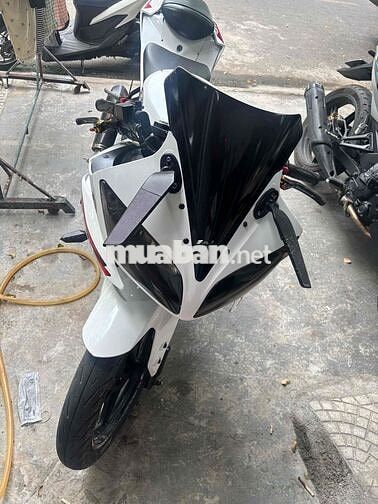 Yamaha R15 màu Trắng