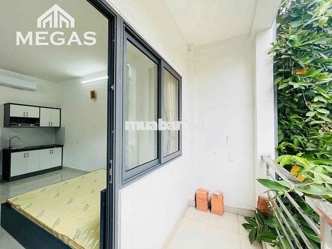 STUDIO BAN CÔNG SIÊU THOÁNG FULL NỘI THẤT 30m2 VÀO QUẬN 1 4 PHÚT ĐI XE
