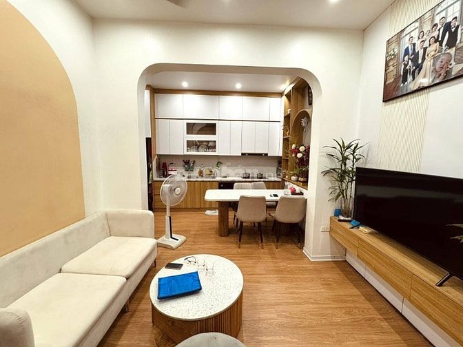 Bán Nhà Gần Phố Giáp Bát, Hoàng Mai 41m, 5 tầng, mt 6.5m, giá 13.8 tỷ.