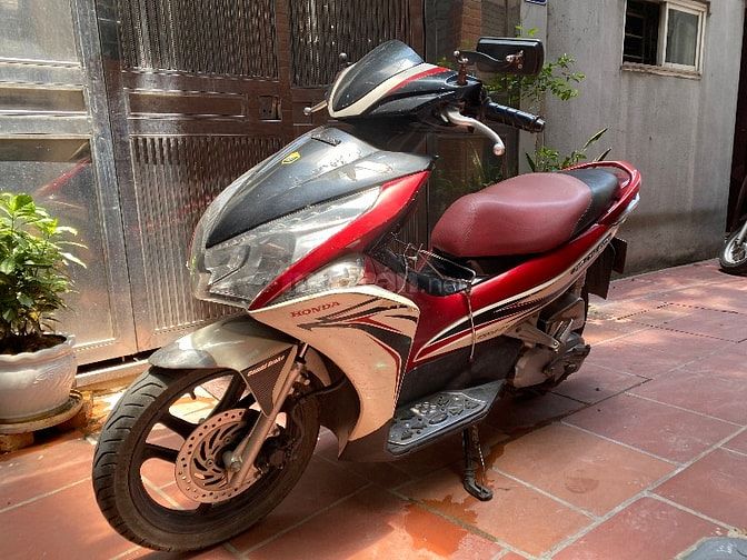 Bán Honda Air Blade 2011 bản thể thao, màu trắng đỏ và đen