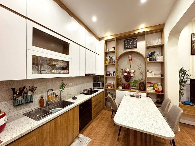 Bán Nhà Gần Phố Giáp Bát, Hoàng Mai 41m, 5 tầng, mt 6.5m, giá 13.8 tỷ.
