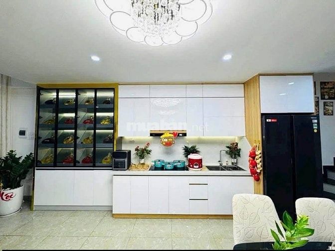 Bán Nhà Ô Đồng Lầm, Đống Đa 35m, 6 tầng, mt 3.6m, giá 11.2 tỷ.