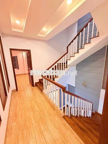 Cho Thuê Nhà Đẹp Hẻm Số 5 thuận Tiện Qua Tân Phú