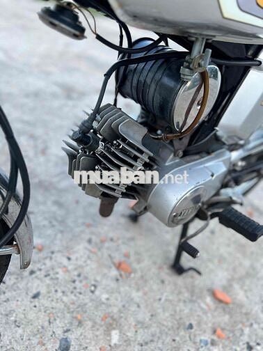 Yamaha YB100 màu Bạc