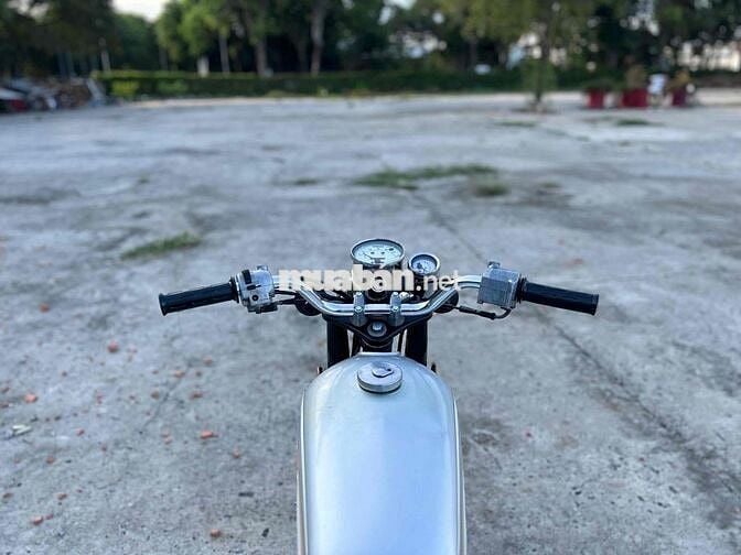 Yamaha YB100 màu Bạc