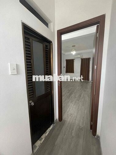 NC MẶT TIỀN QUẬN 5 ( 1 trệt , lửng , 2 lầu , sân thượng) , máy lạnh