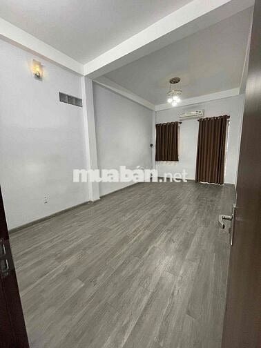 NC MẶT TIỀN QUẬN 5 ( 1 trệt , lửng , 2 lầu , sân thượng) , máy lạnh
