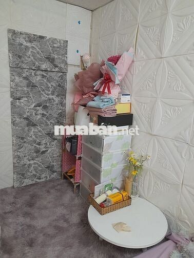 Phòng trọ giá rẻ Q1 giờ giấc tự do thuận tiện đi về