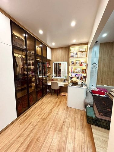Bán Nhà Gần Phố Giáp Bát, Hoàng Mai 41m, 5 tầng, mt 6.5m, giá 13.8 tỷ.