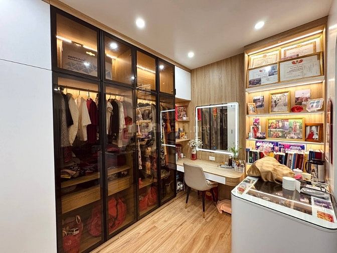 Bán Nhà Gần Phố Giáp Bát, Hoàng Mai 41m, 5 tầng, mt 6.5m, giá 13.8 tỷ.