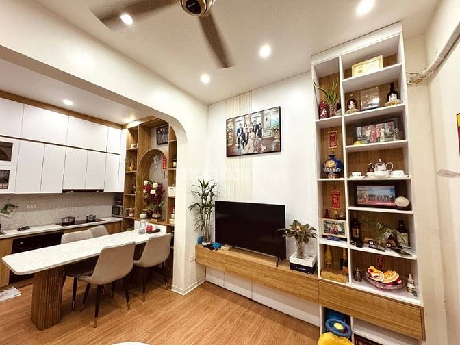 Bán Nhà Gần Phố Giáp Bát, Hoàng Mai 41m, 5 tầng, mt 6.5m, giá 13.8 tỷ.