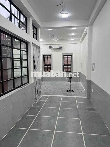 NHÀ MỚI HOÀN THIỆN MẶT TIỀN KD GẦN NGAY CHỢ HIỆP BÌNH, SÂN ĐẬU ÔTÔ