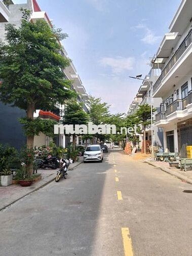 Nhà Ngã 6 An Phú, đối diện chợ Đông Phú A, Full nội thất, chỉ 4ty350 