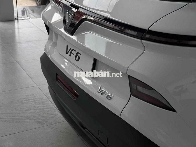 VF6 Sẵn Kho, Showroom MỚI  ưu đãi KHỦNG