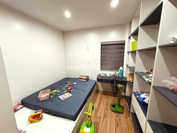 Bán Nhà Gần Phố Giáp Bát, Hoàng Mai 41m, 5 tầng, mt 6.5m, giá 13.8 tỷ.