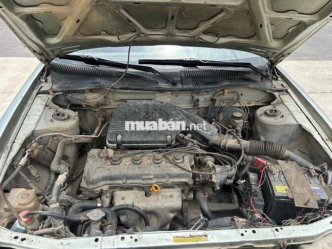Nissan Sunny Bạc