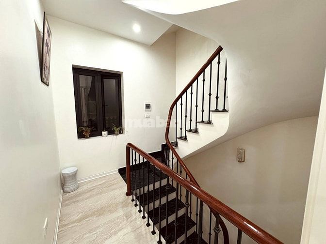 Bán Nhà Gần Phố Giáp Bát, Hoàng Mai 41m, 5 tầng, mt 6.5m, giá 13.8 tỷ.