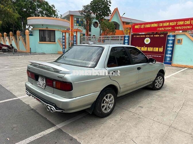 Nissan Sunny Bạc