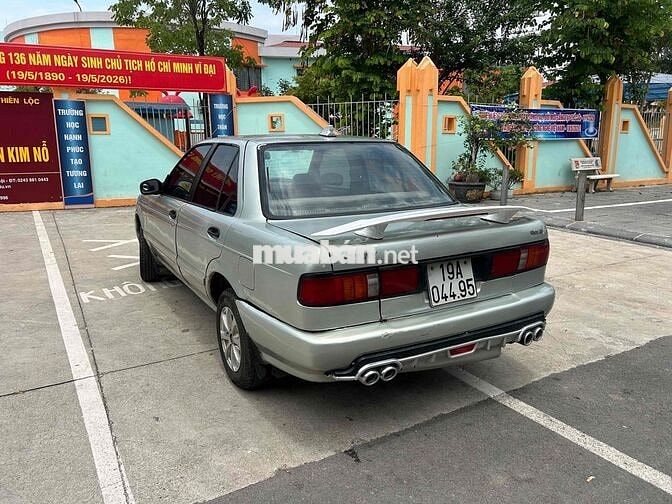 Nissan Sunny Bạc