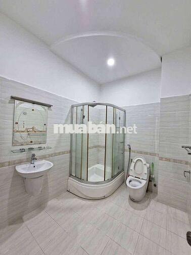 NHÀ CHO THUÊ MTKD BỜ BAO TÂN THẮNG  DT4. 5*25M 4L+ ST 6PN6WC