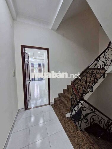 NHÀ CHO THUÊ MTKD BỜ BAO TÂN THẮNG  DT4. 5*25M 4L+ ST 6PN6WC